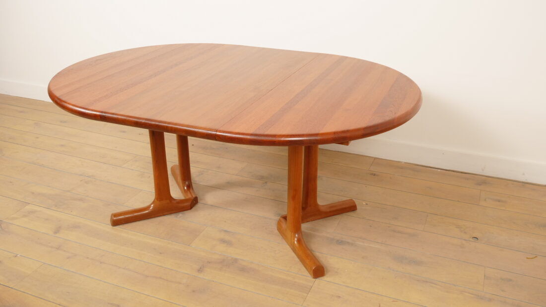 Vintage extendable round dining table | Dyrlund | Solid teak | Danish