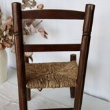 Chaise enfant vintage en bois foncé et assise en paille tressée