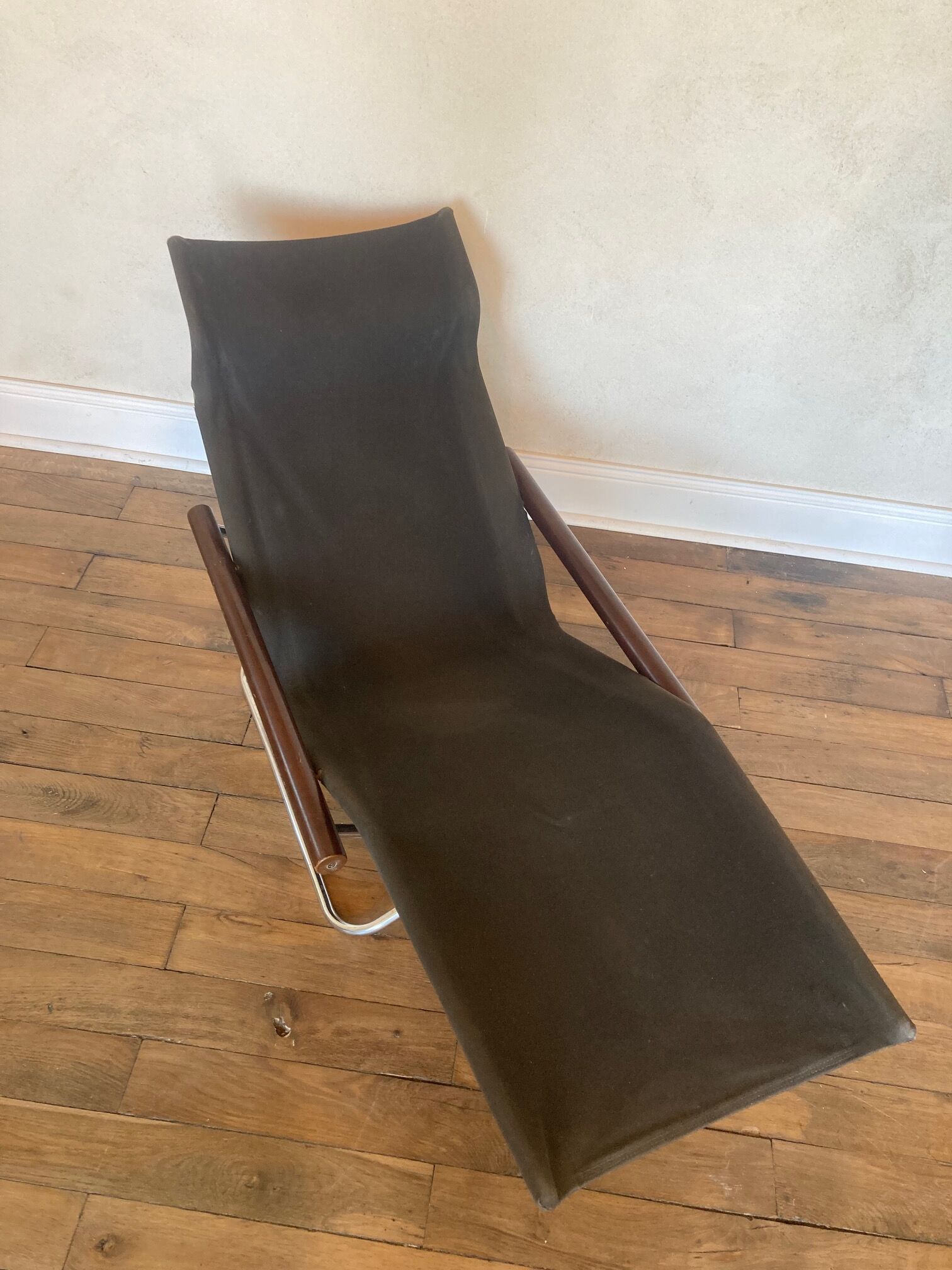 Folding chaise longue model "NY" in chrome metal, wood and fabric by Takeshi NII