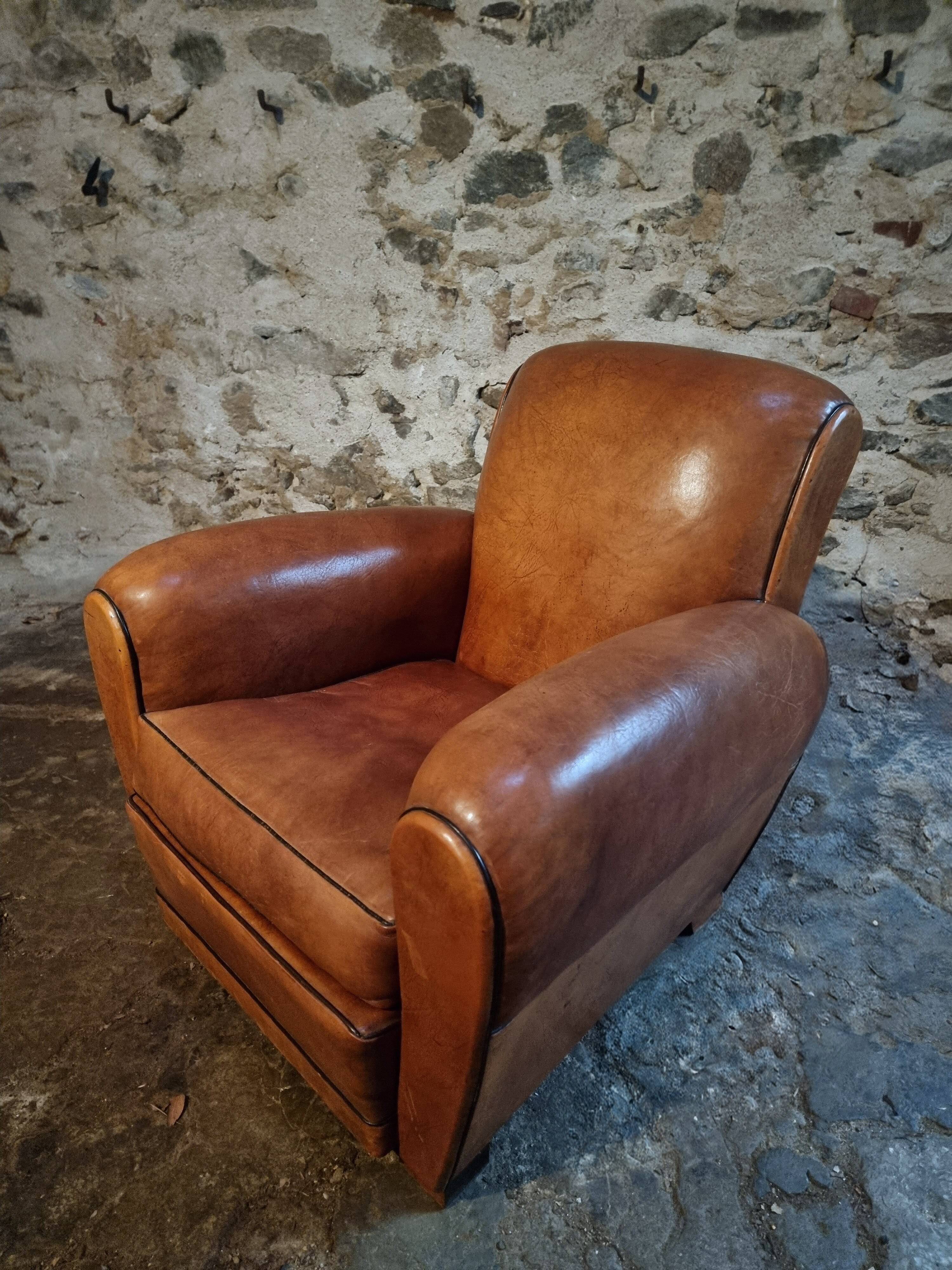 Fauteuil club français vintage en cuir, années 1940–1950 – fauteuil en cuir pleine fleur cognac