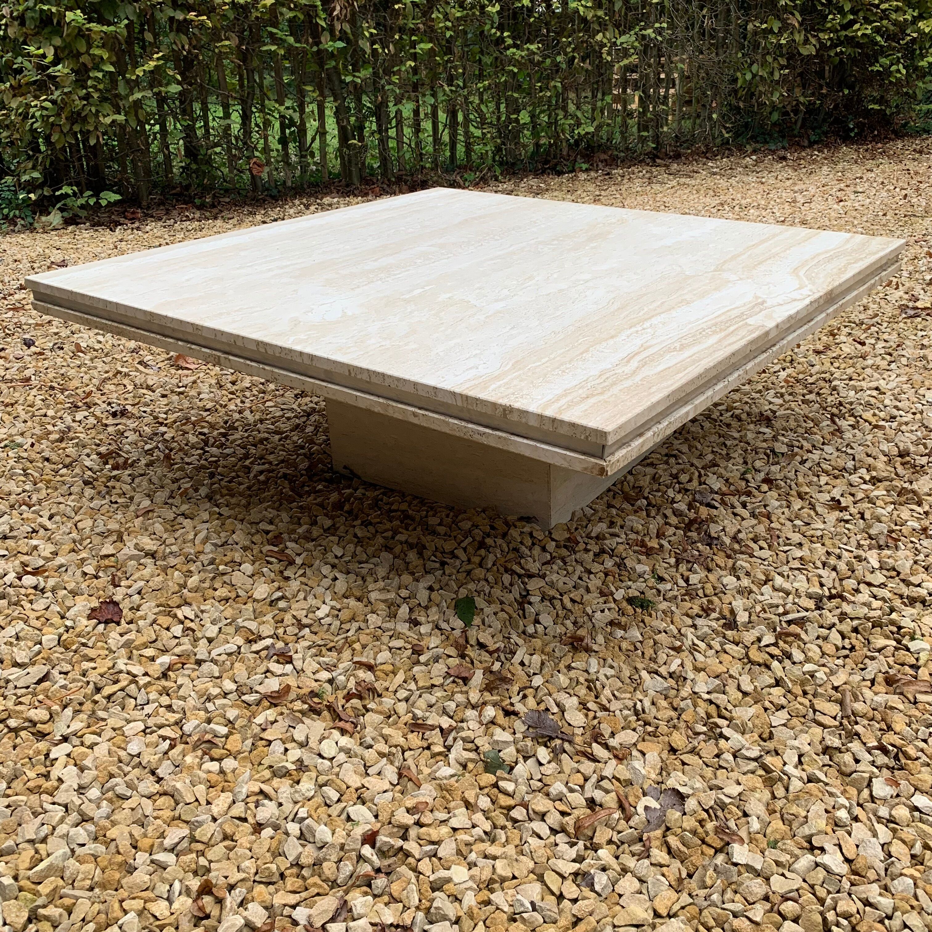 Table basse en travertin 115x115 cm