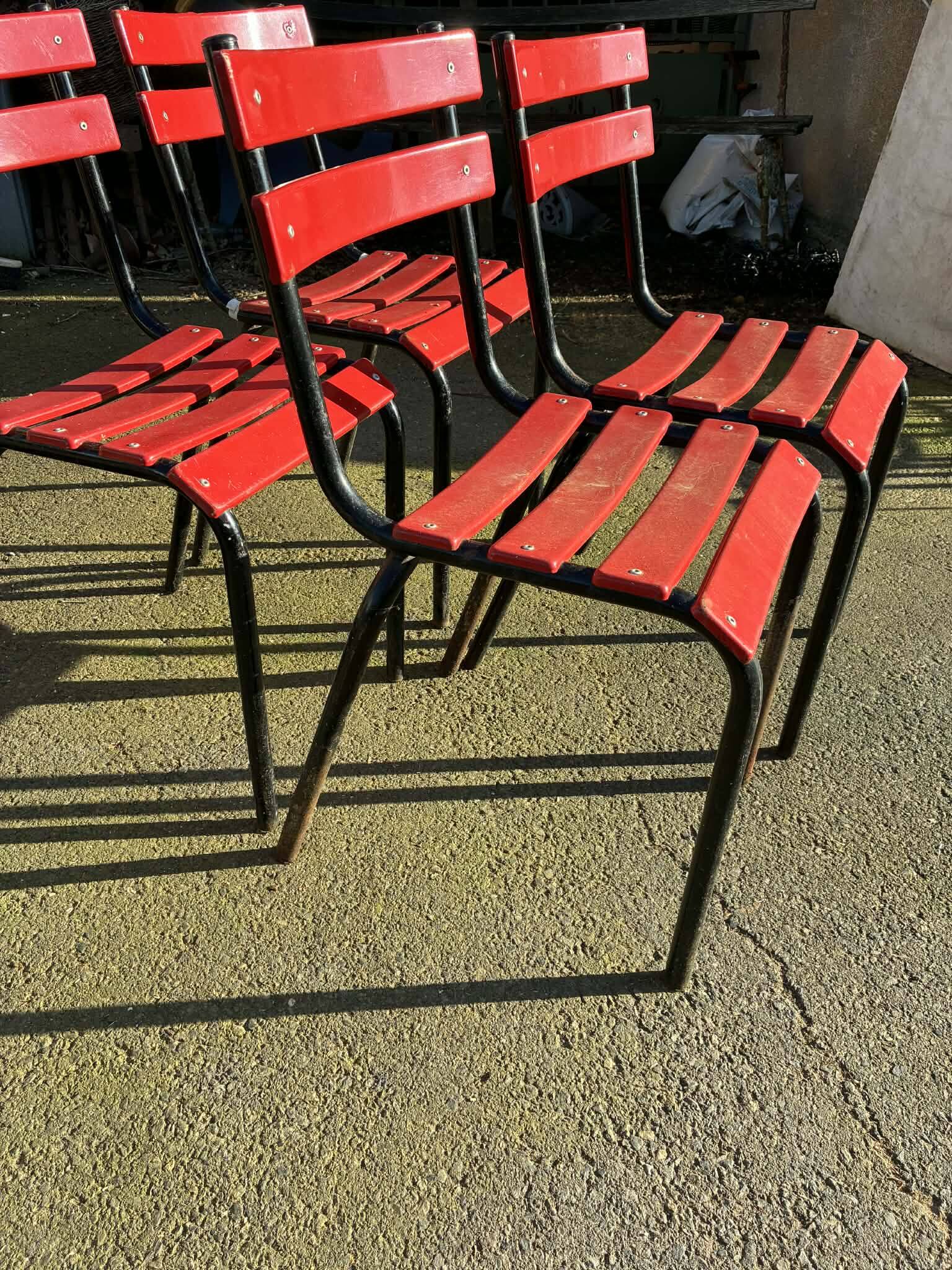Set of 4 garden chairs and 1 table.