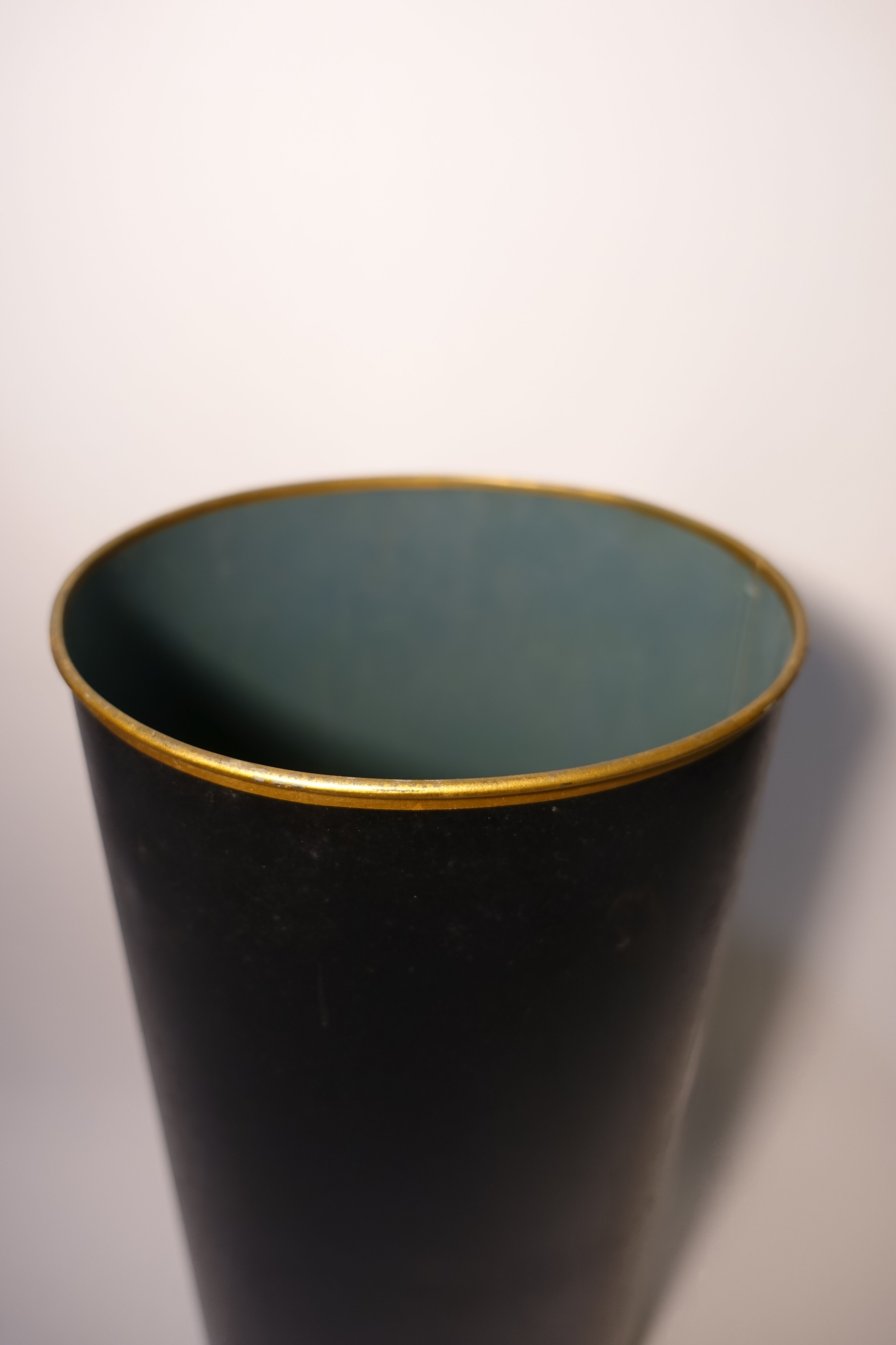 Umbrella door in painted sheet metal decorated with flowers style Napoleon III