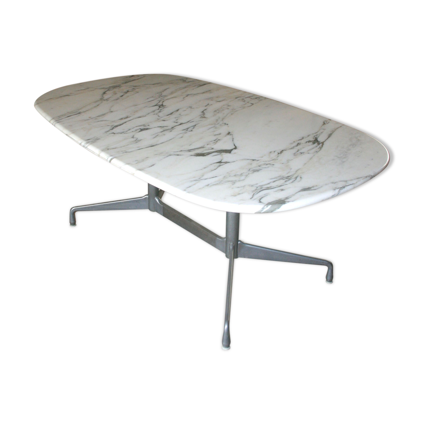 Table de Charles et Ray Eames éditée par Herman Miller dans les années 60