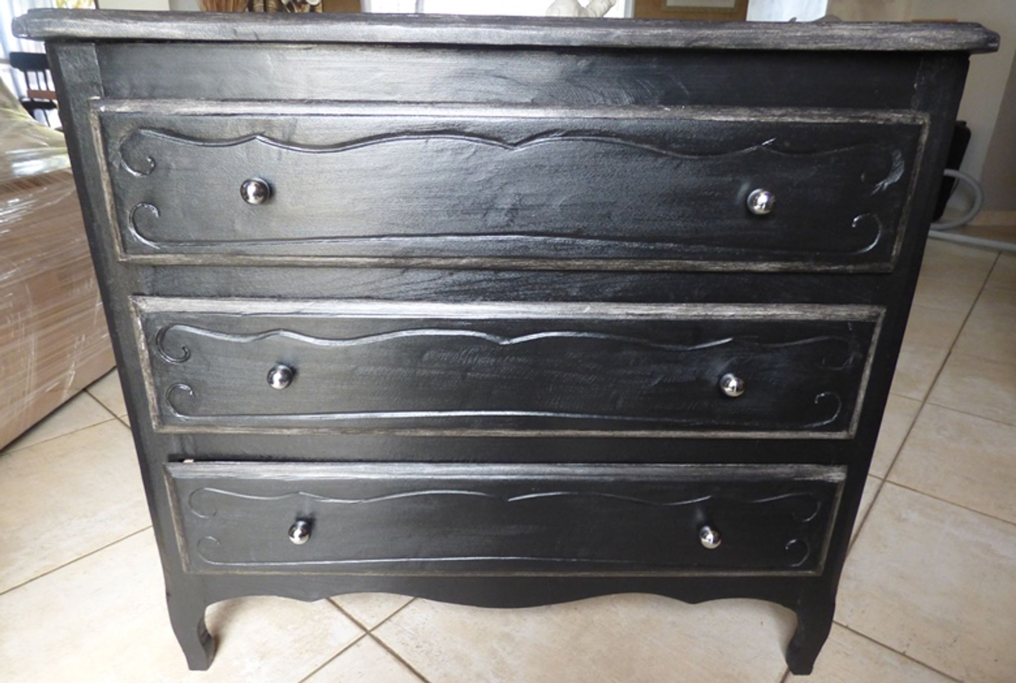 Louis XV style 3-drawer chest of drawers with steel buttons