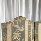 Antique Chinoiserie-style screen from the early 20th century in damask silk.
