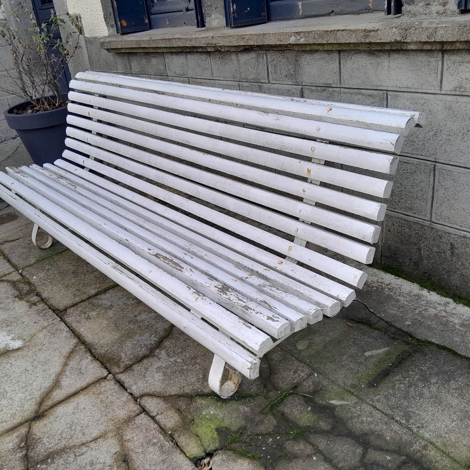Outdoor bench
