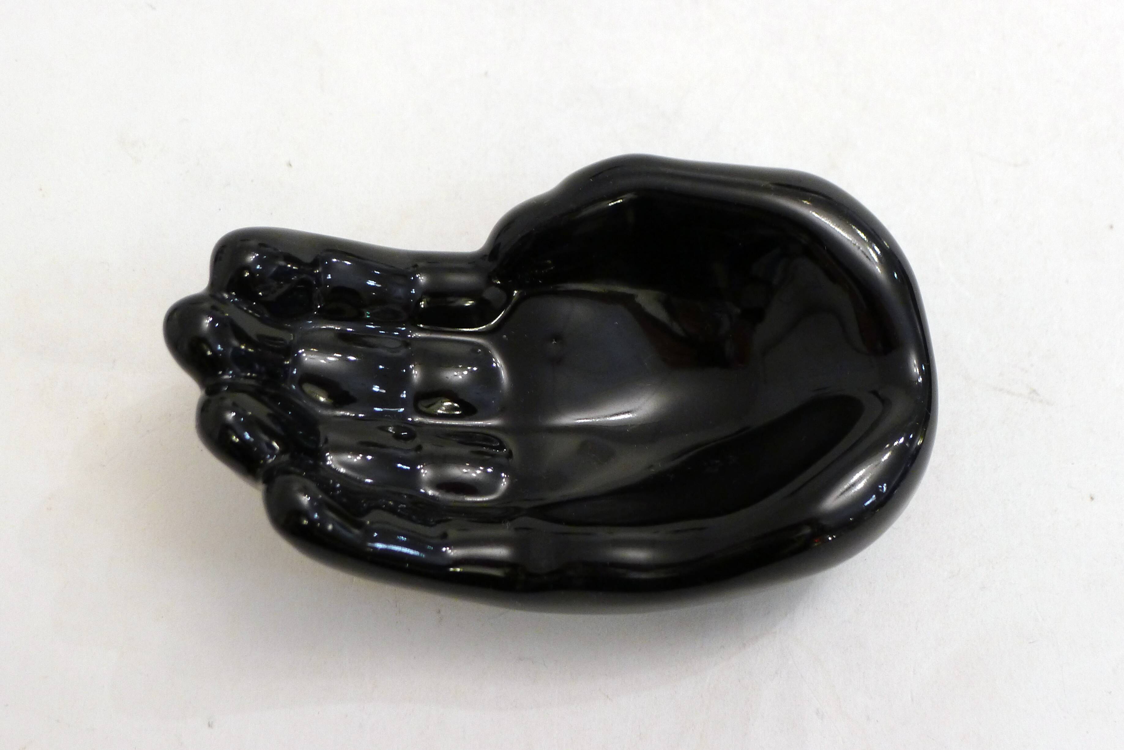 Empty pocket dish Hand 1980s in black earthenware