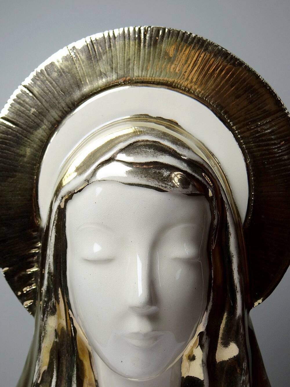 Bust of the Virgin with halo, glazed ceramic, vintage/antique craftsmanship