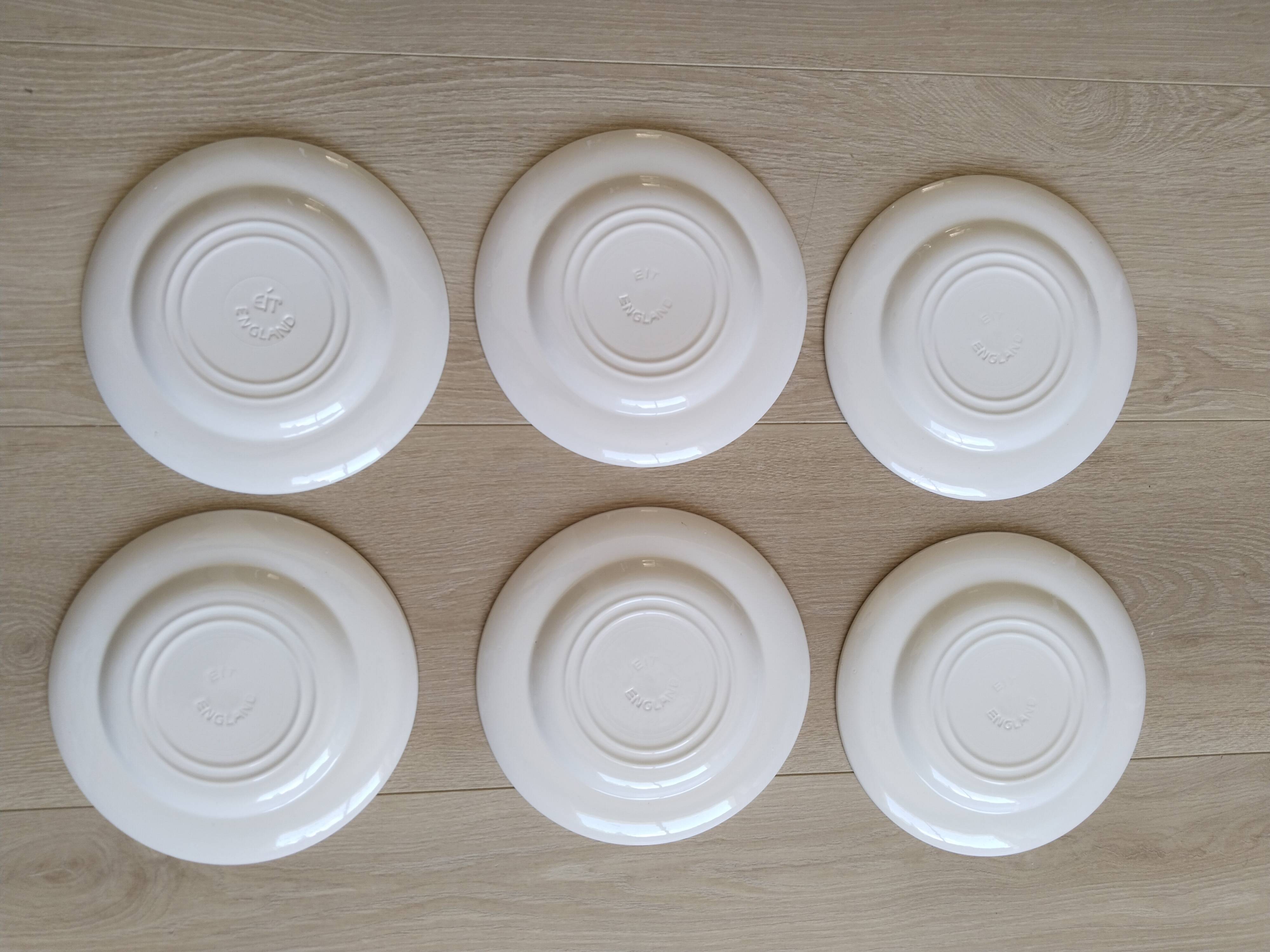 6 Dessert plates in red English porcelain, England