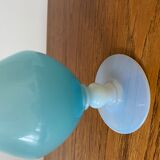 Soliflore en verre opalin bleu