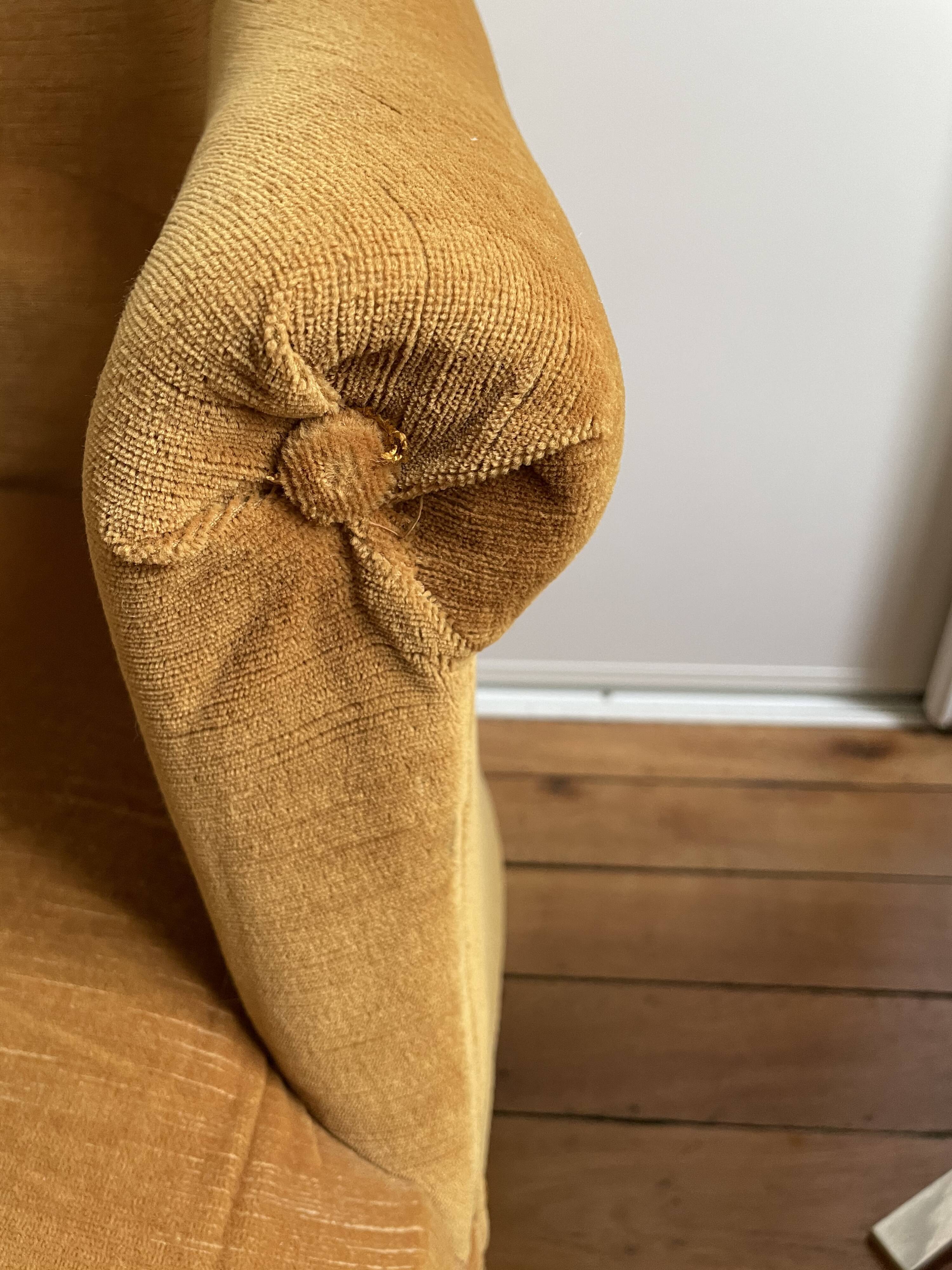 Paire de fauteuils crapauds