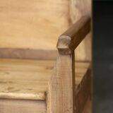 Adorable wooden sacristy bench in light wood. Late 19th century.