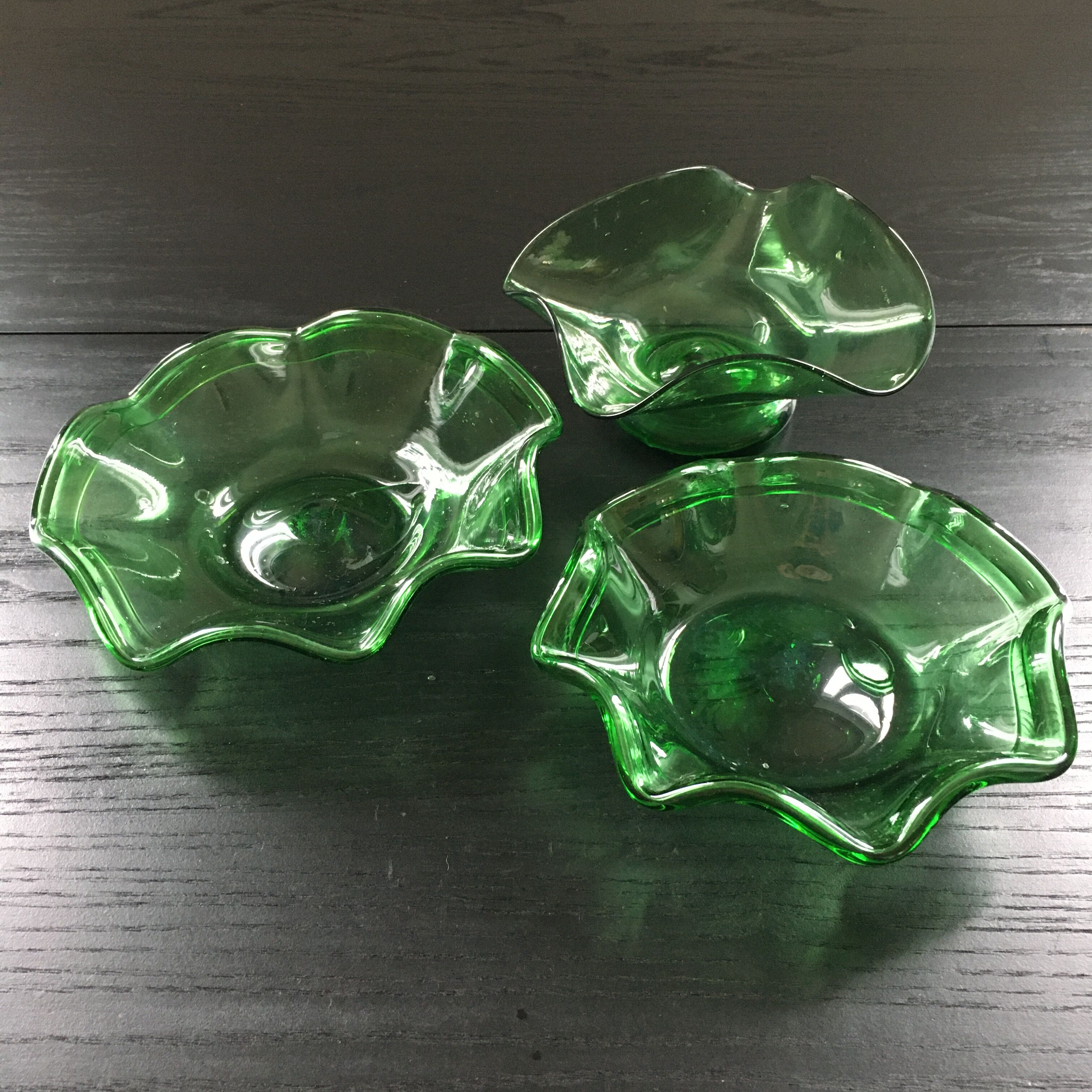 Lot of 3 green bowls.