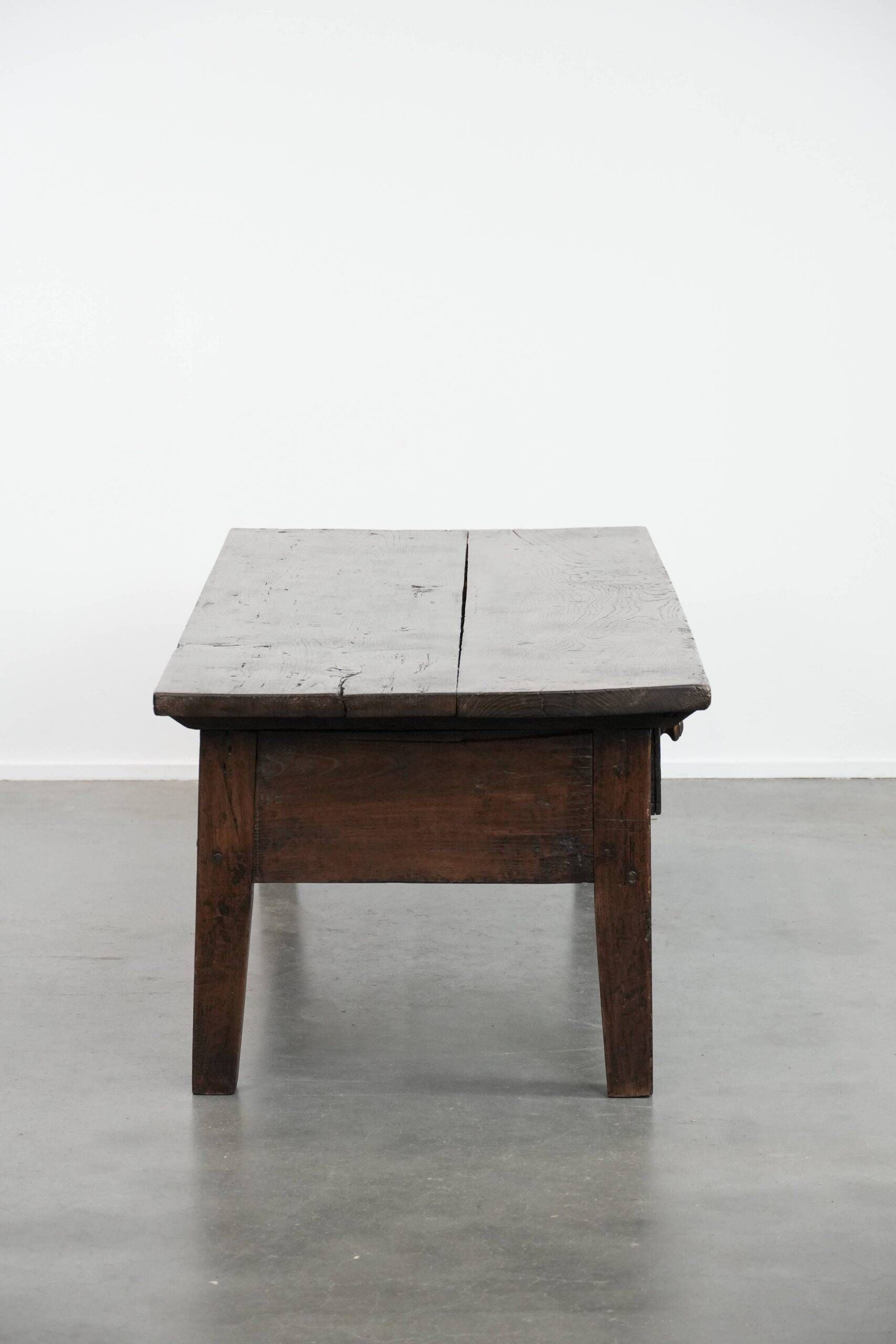 Antique 18th-century Southern European coffee table made of chestnut wood