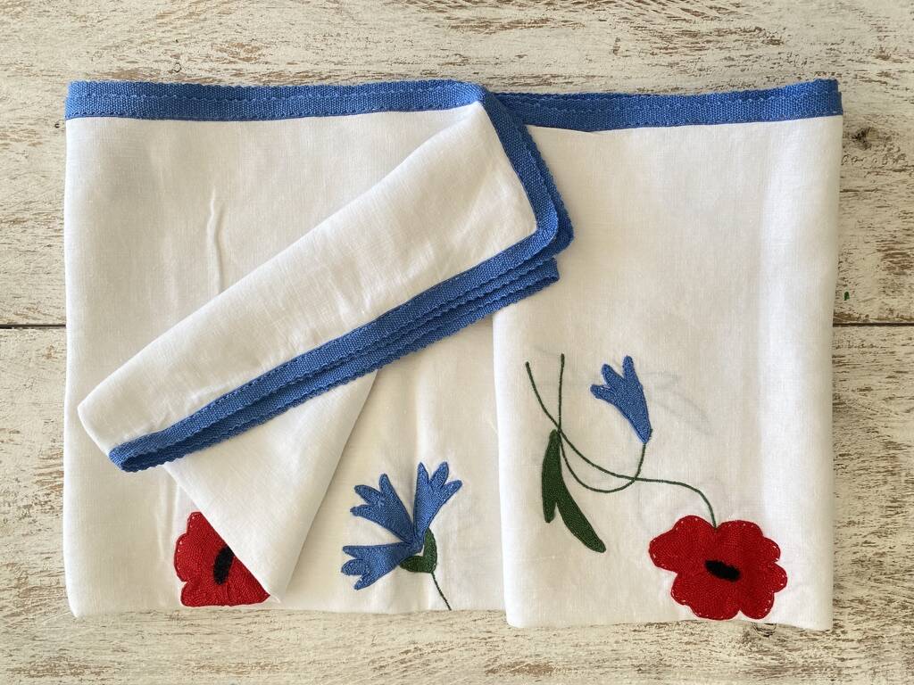 Antique hand-embroidered and braided tablecloth "poppies & cornflowers" - Linen - 107x107 cm