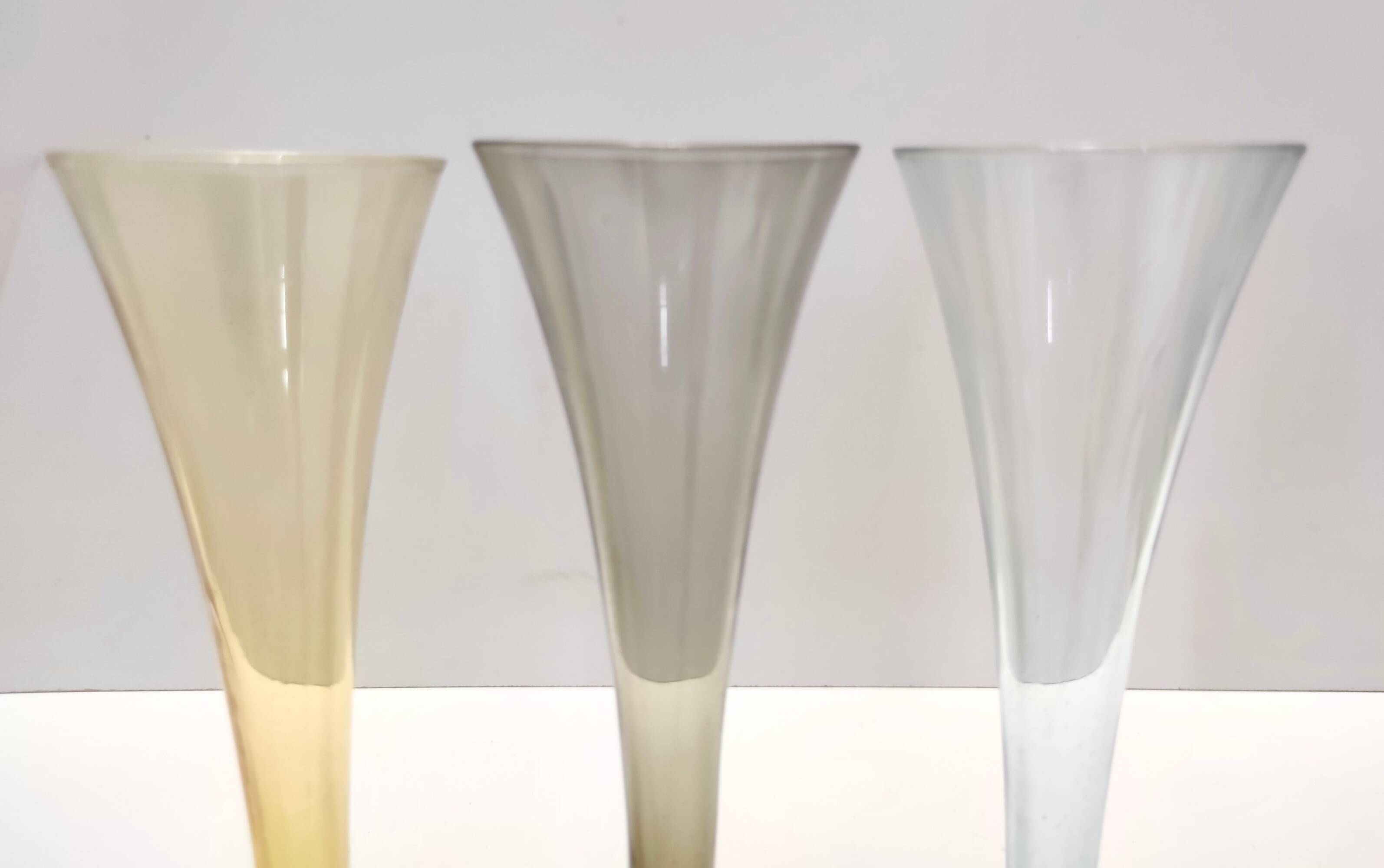 Ensemble vintage de six flûtes colorées en verre de Murano soufflé à la main, Italie
