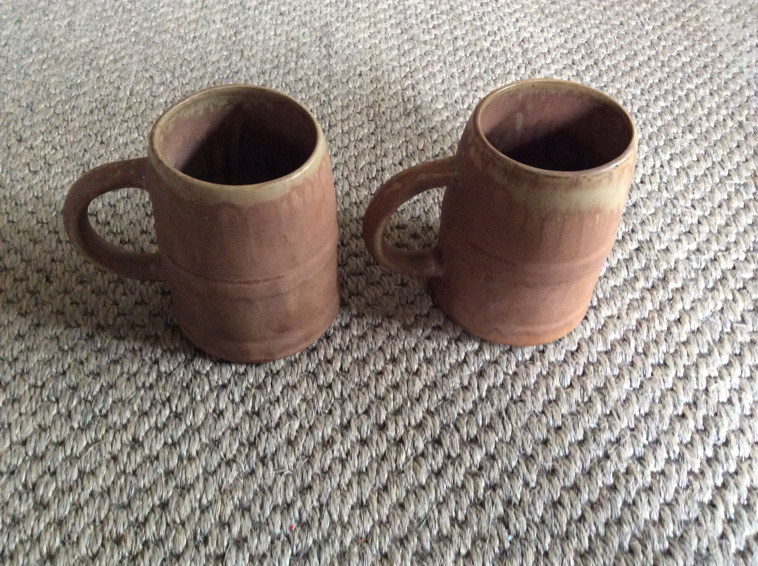 Series of 2 sandstone mugs