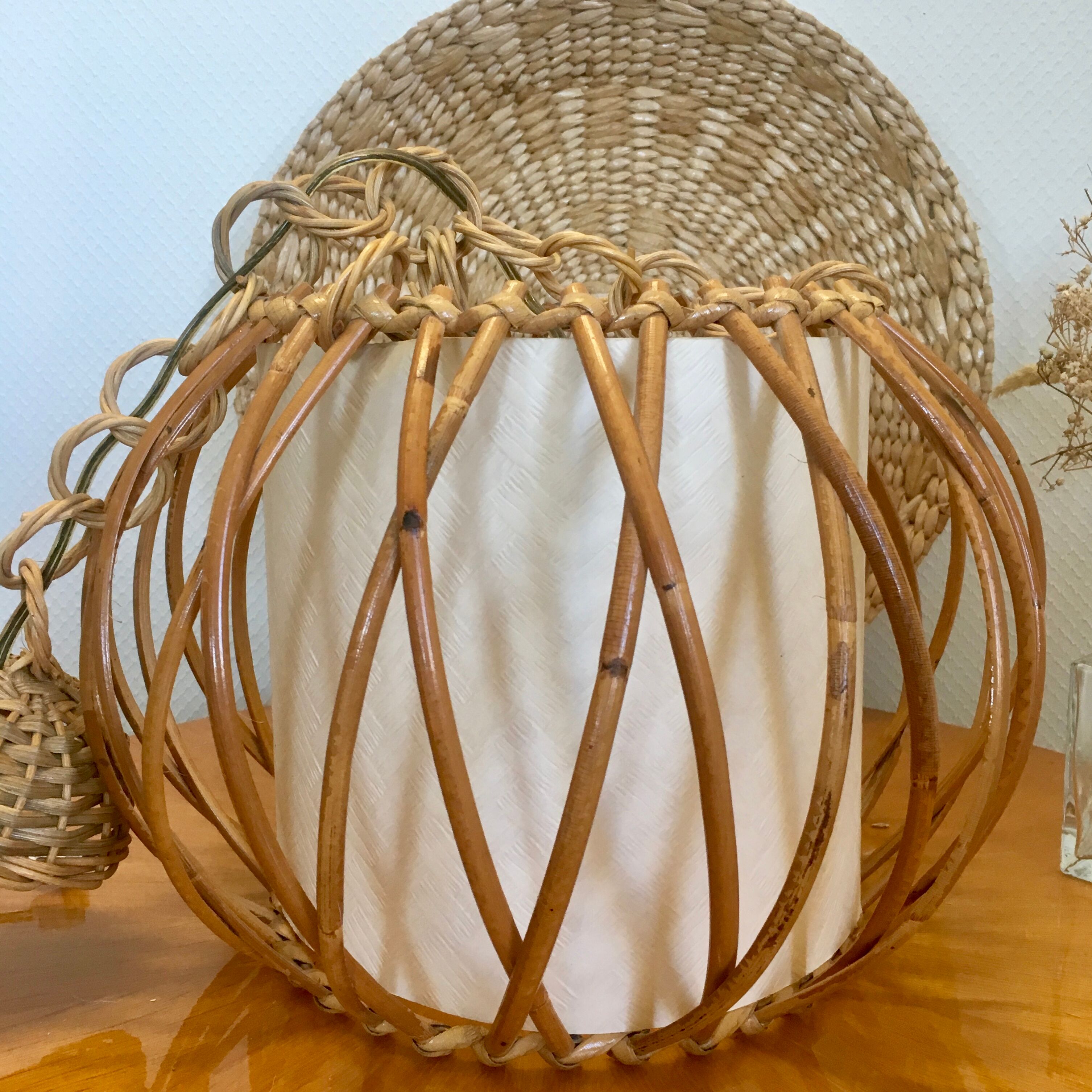Suspension en rotin 1950 de Louis Sognot