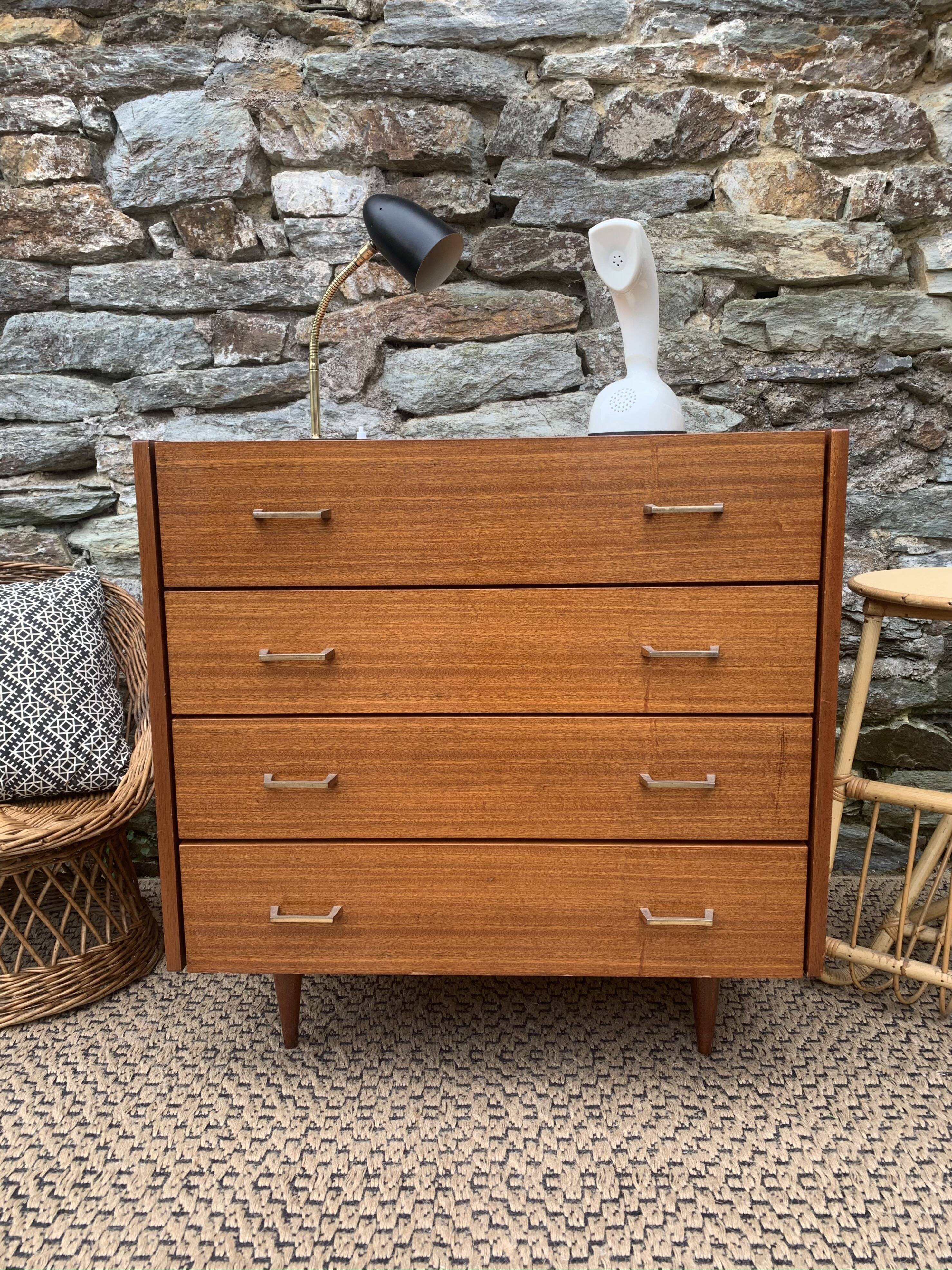 Vintage chest of drawers with 4 drawers
