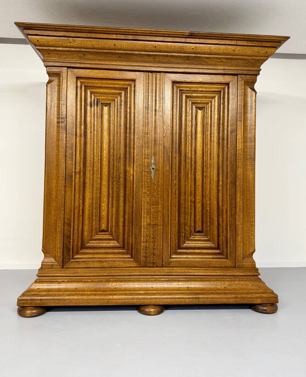 Frankfurt solid wood wardrobe geometric shape vintage wardrobe