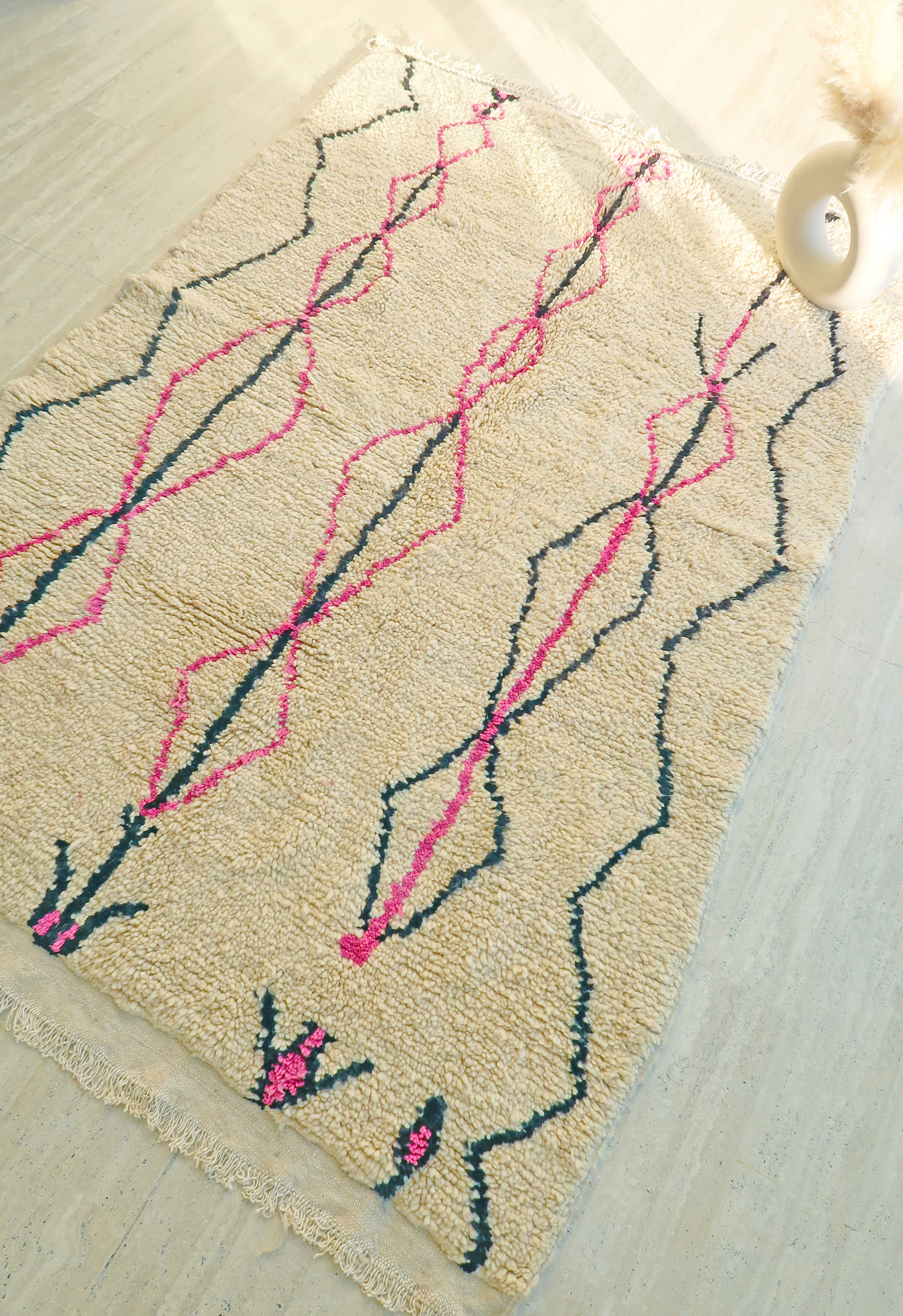 Boujaad Berber rug in pink and black colored wool woven in Morocco 220x140cm