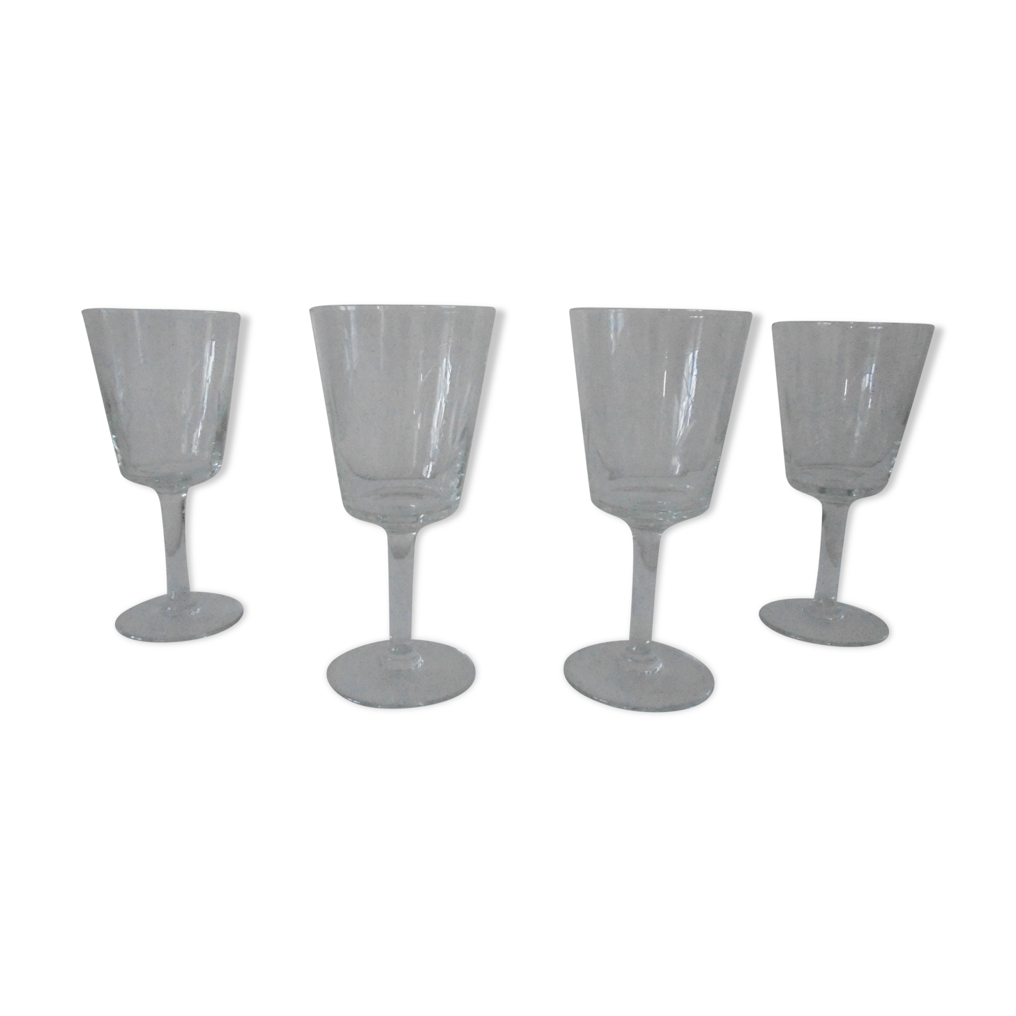 Lot 4 glasses of chiseled crystal wine