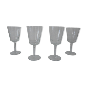 Lot 4 glasses of chiseled crystal wine