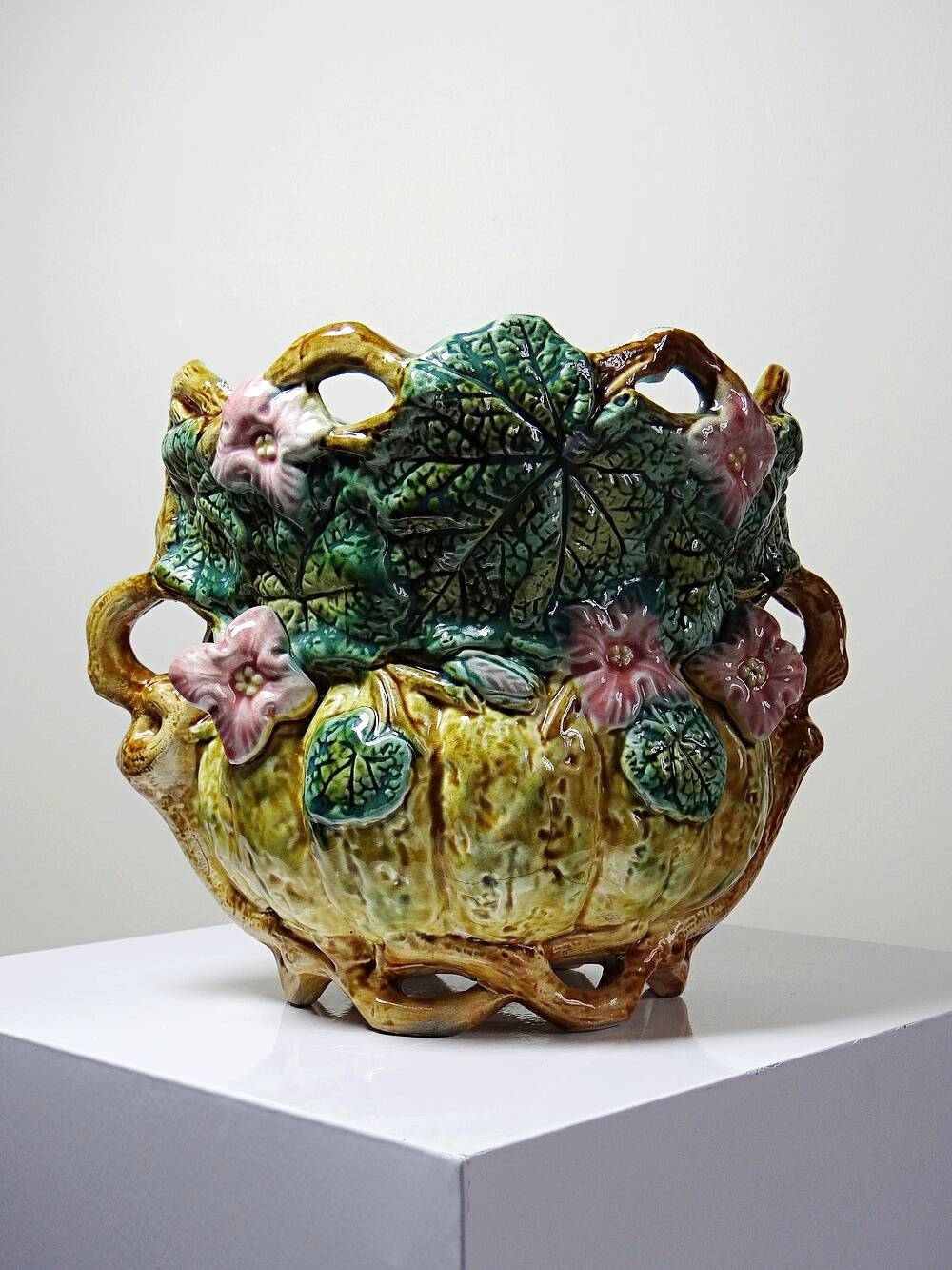 Important antique cache-pot in Onnaing barbotine "Pumpkin" from the early 20th century.