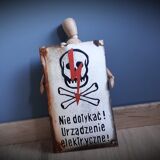 Enameled plate skull 1