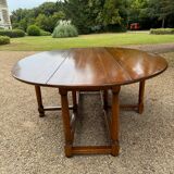 Dining room table