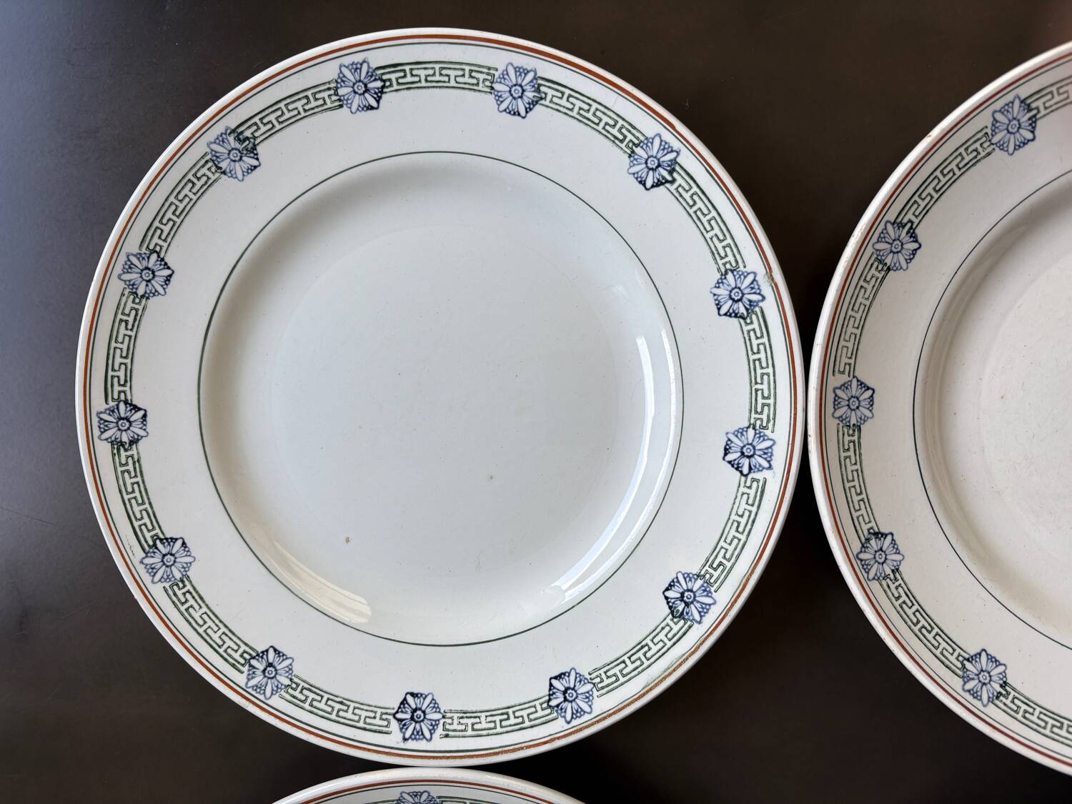 4 St Amand iron earth flat plates