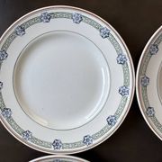 4 assiettes plates St Amand terre de fer