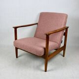 Fauteuil GFM-142 conçu par Edmund Homa des années 70, en bouclé rose - 2 pièces disponibles.