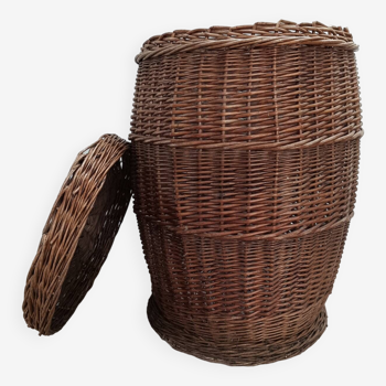 Vintage wicker basket with lid