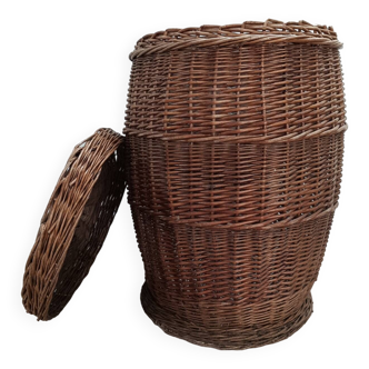 Vintage wicker basket with lid