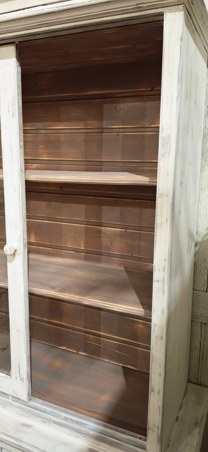 Buffet with 2 glass doors