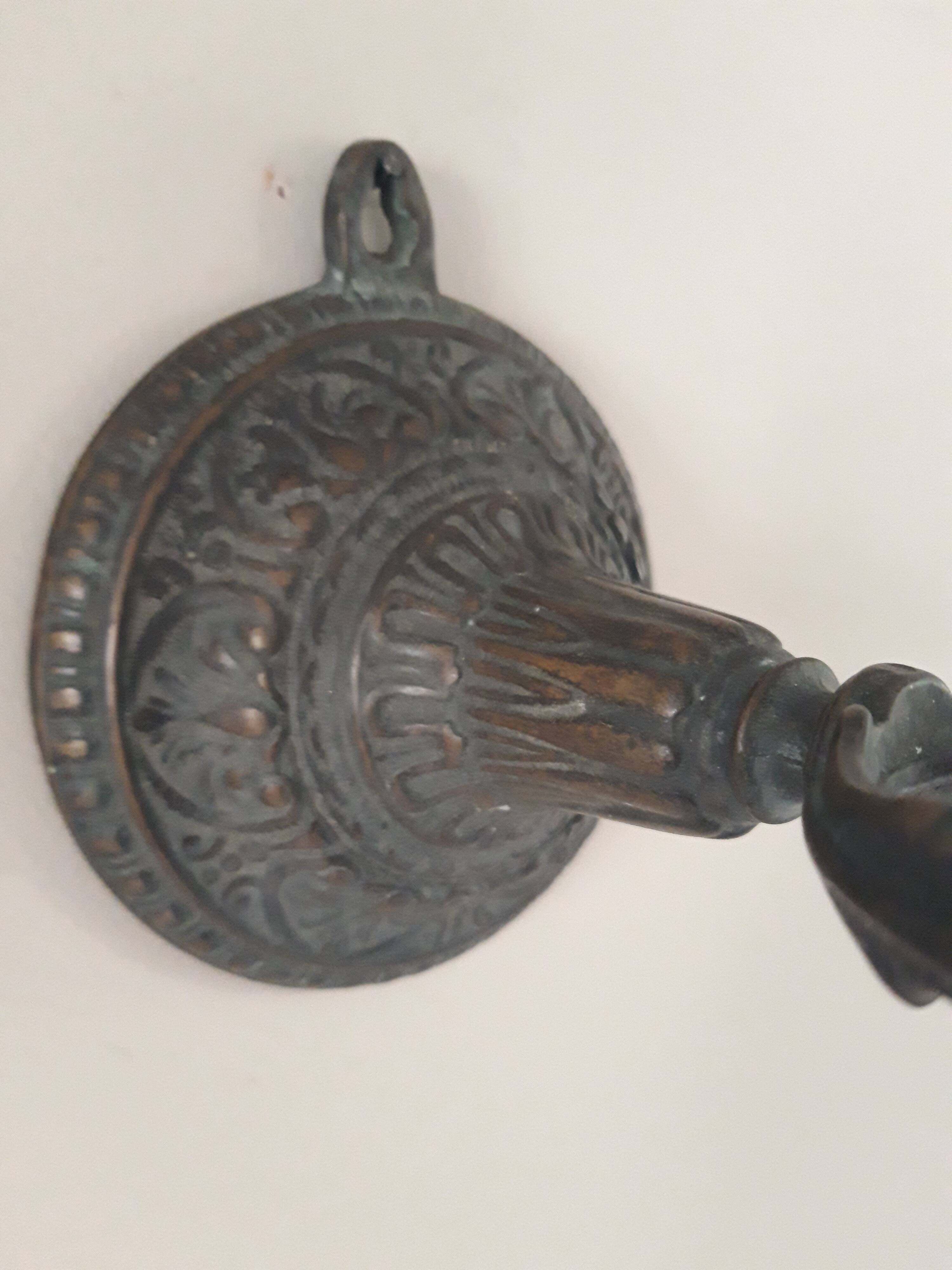 Bronze pendulum candle holder