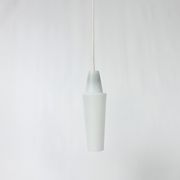 Ensemble de 2 calices en verre opalin du milieu du siècle, 1960
