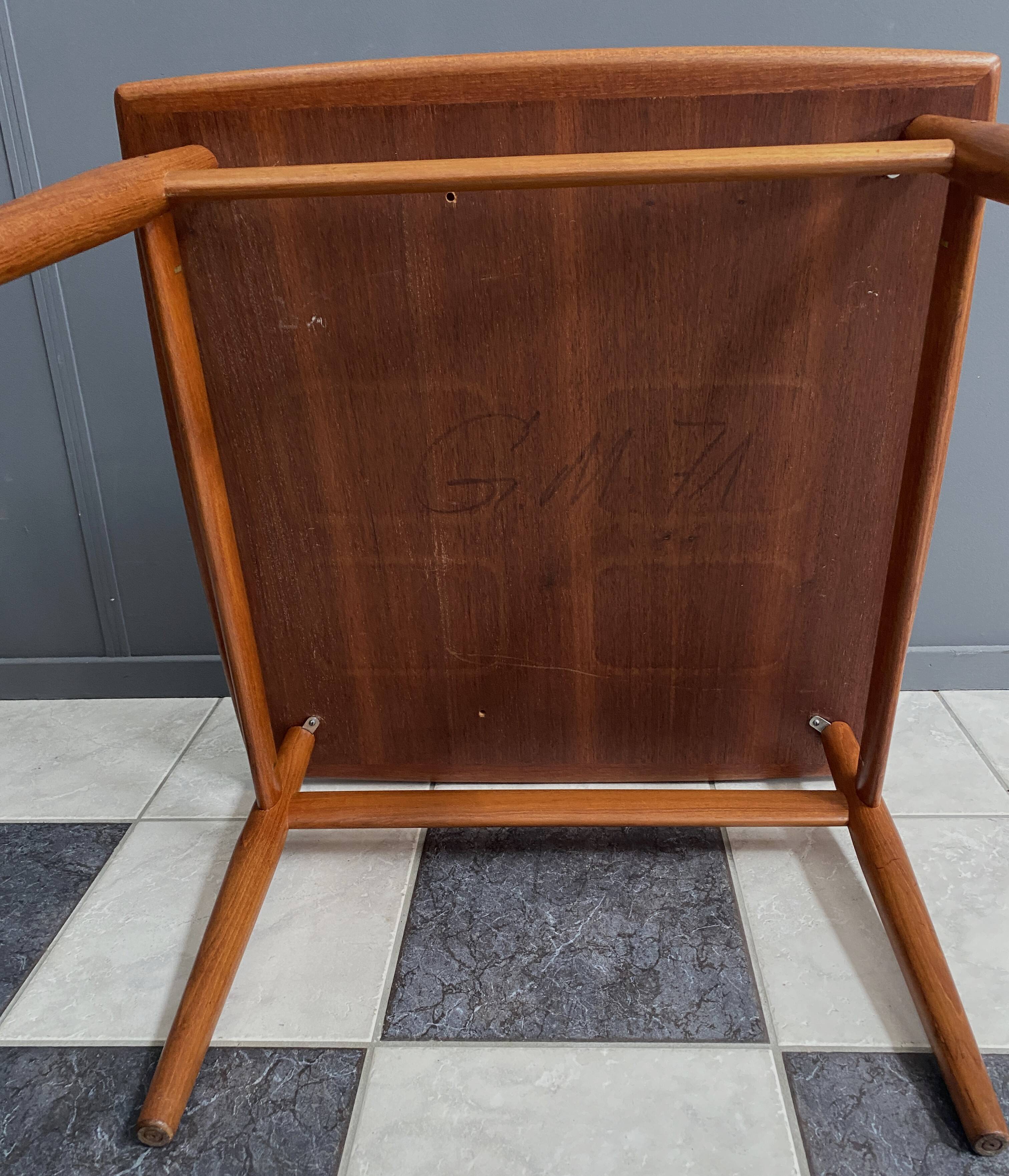 Table basse carrée en teck par Grete Jalk pour Glostrup Danemark années 1960.