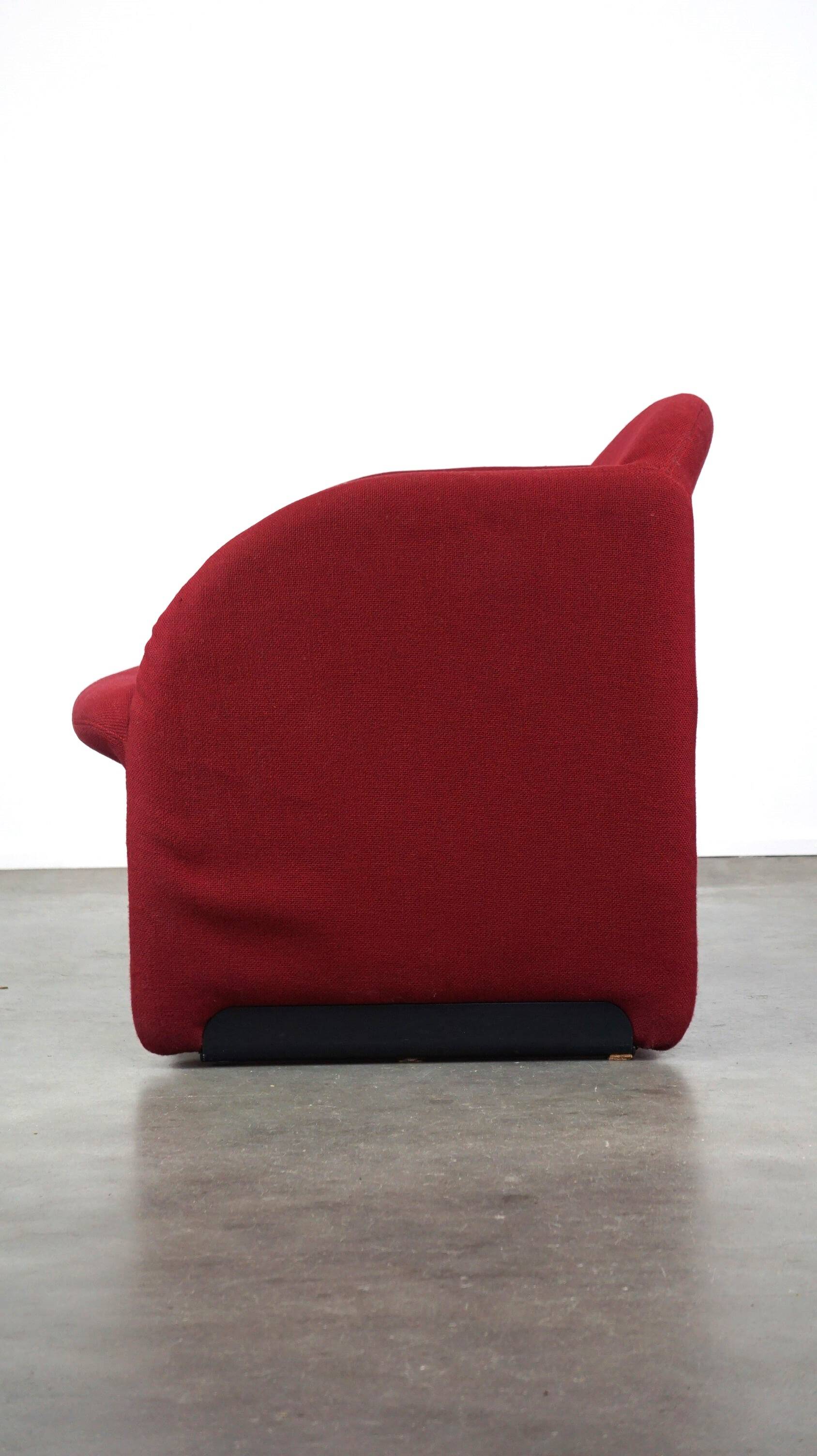 Vintage Artifort Design Armchair Model Ben in Sturdy Red Fabric