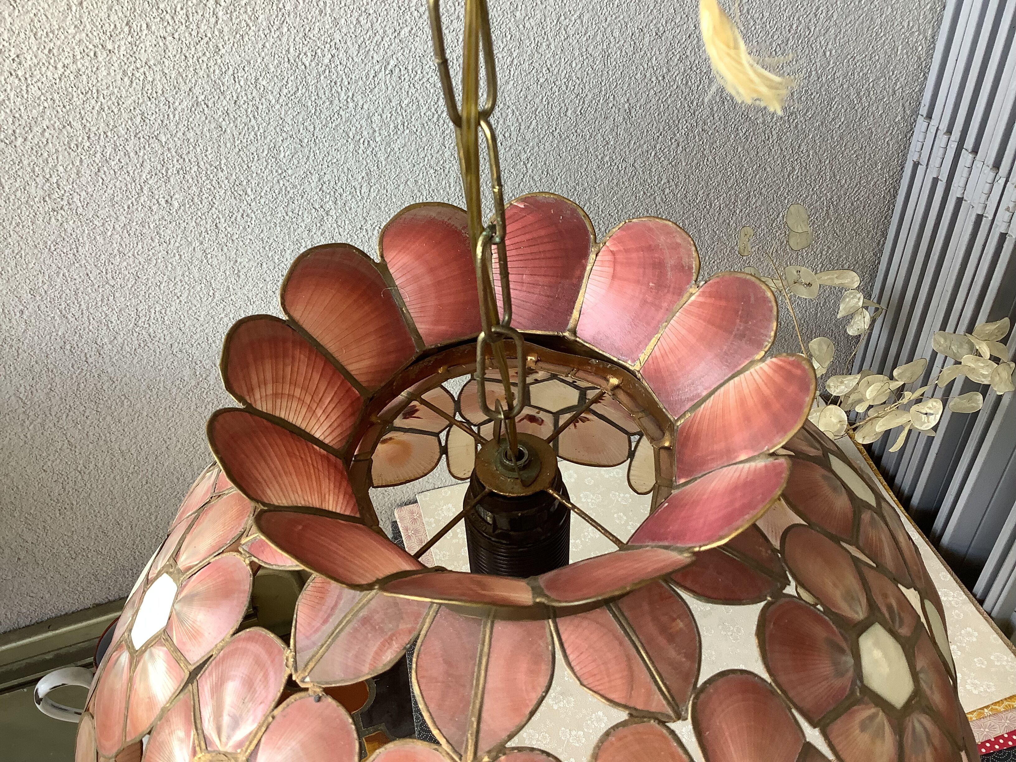 Suspension in mother-of-pearl shell and bohemian brass