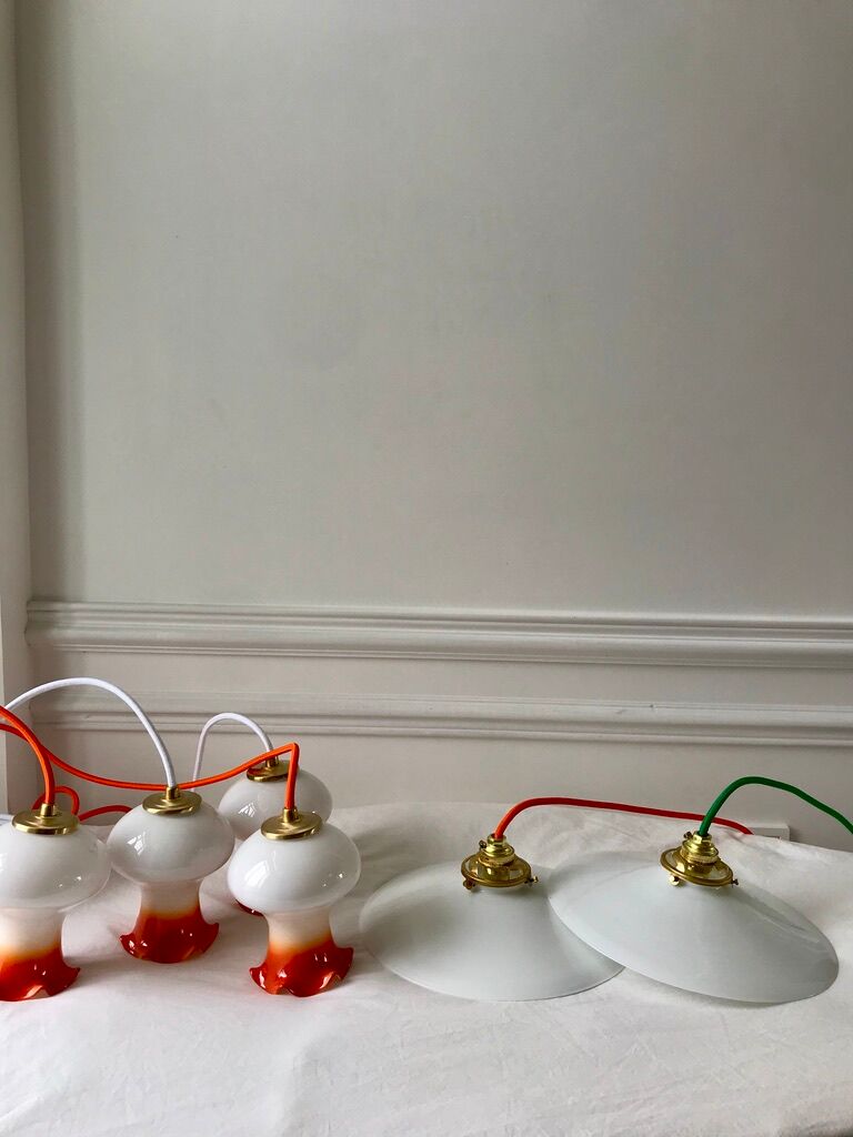 Pair of orange opaline tulips gradient white thread 70s