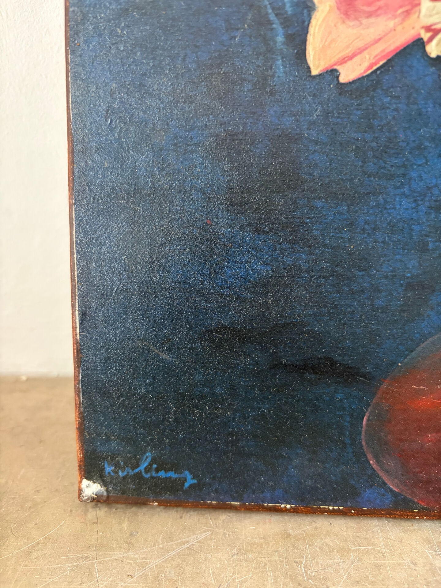 Bouquet rouge sur entablement, signé 1952