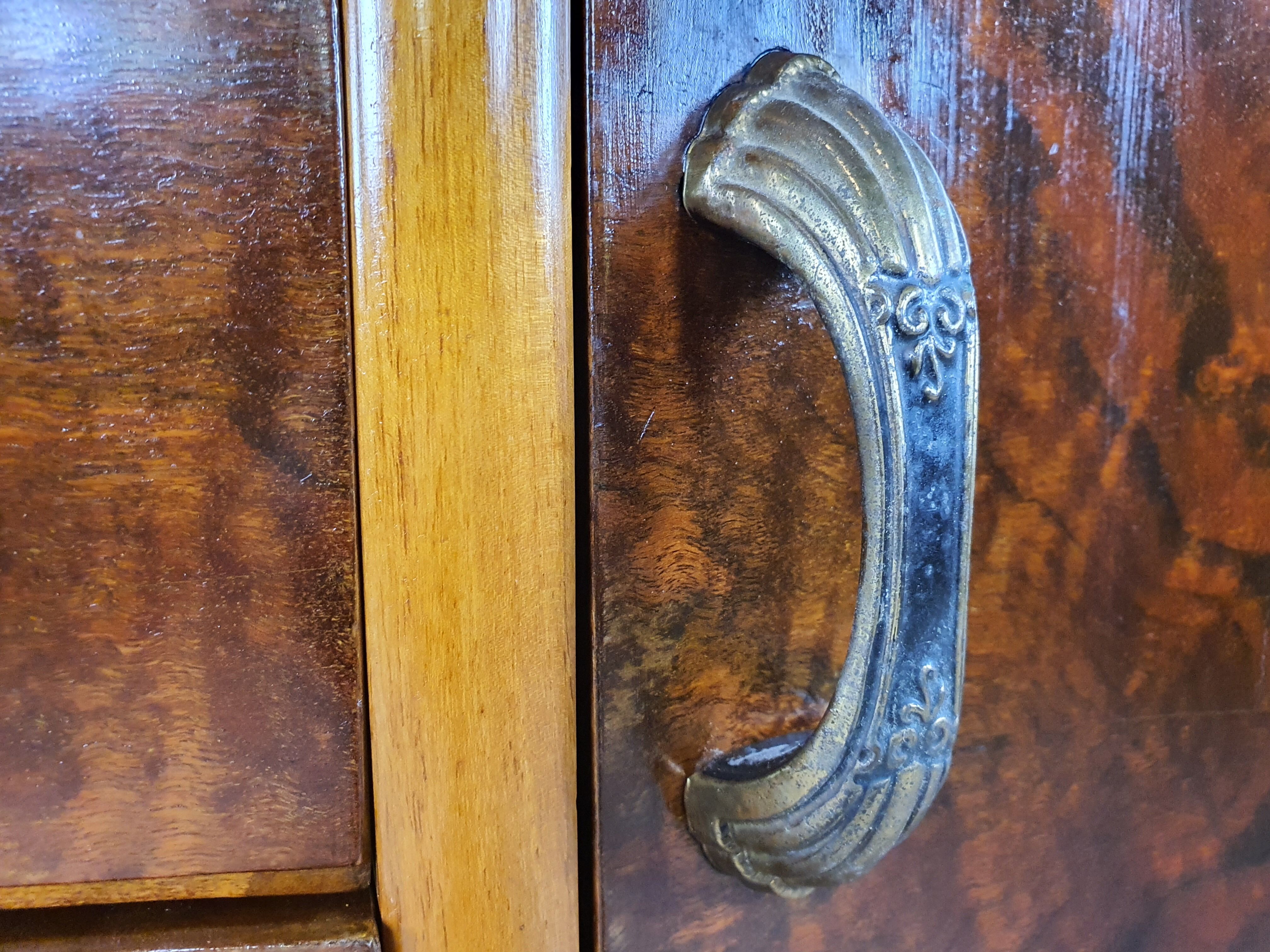 Art Decò Sideboard in Walnut