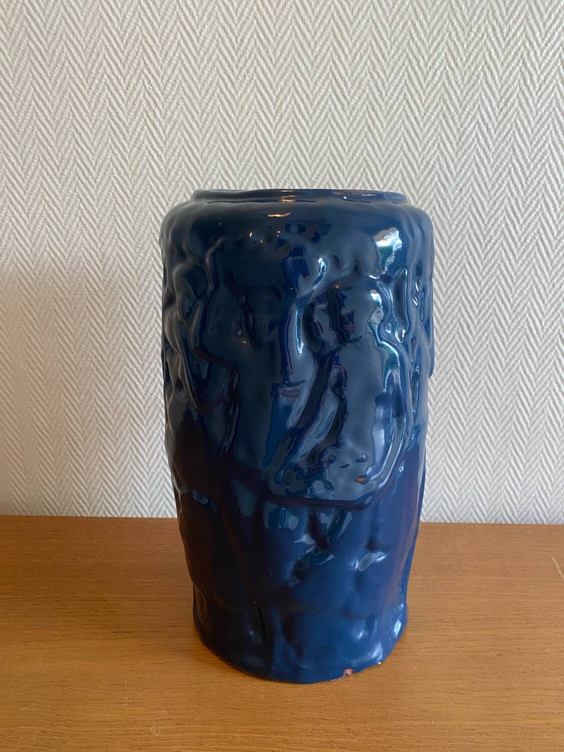 Vase of dancing girls in a farandole
