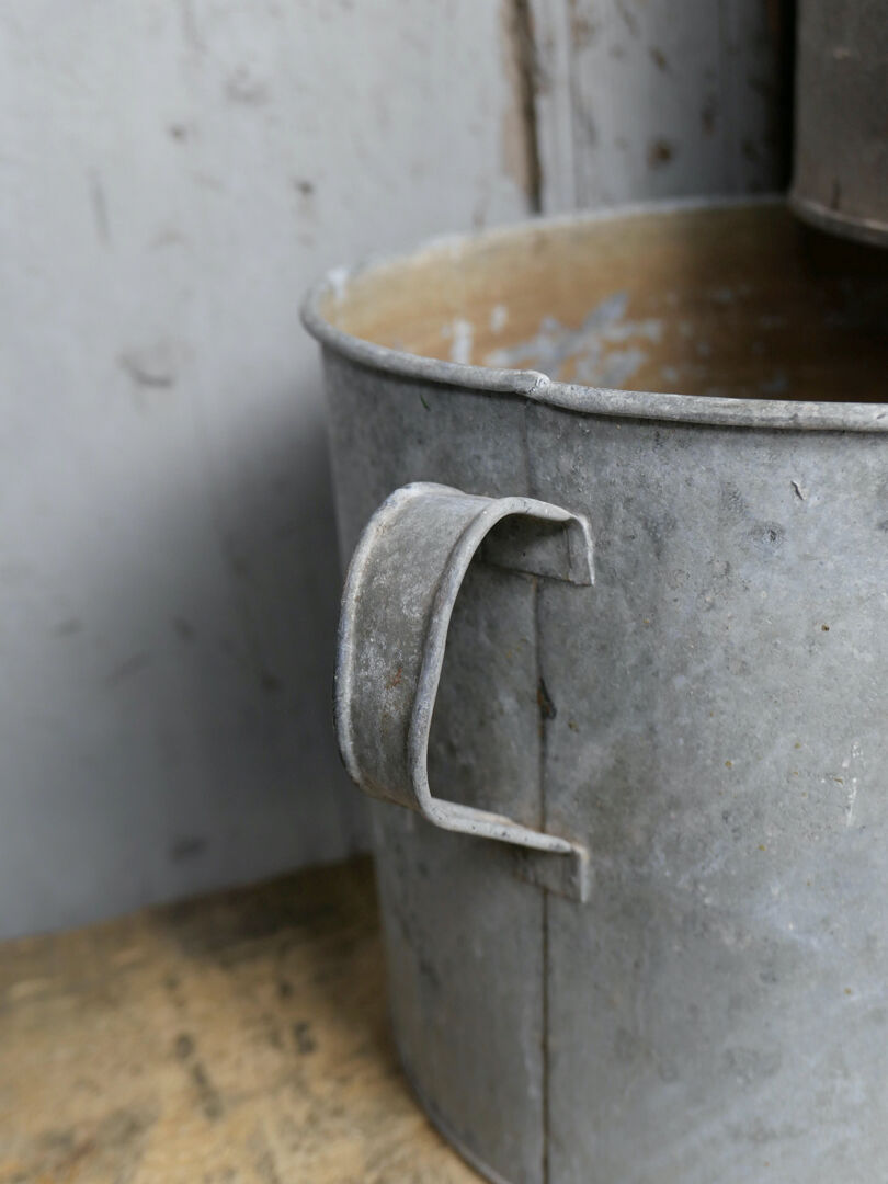 Zinc pot cache