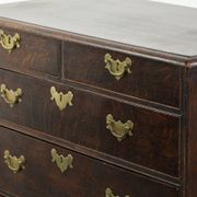 Commode en chêne anglais antique de la fin du XVIIIe siècle.