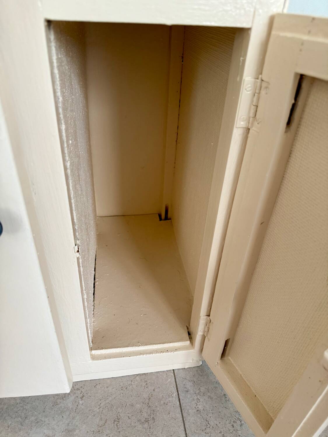Small 50s kitchen sideboard, vintage kitchen furniture.