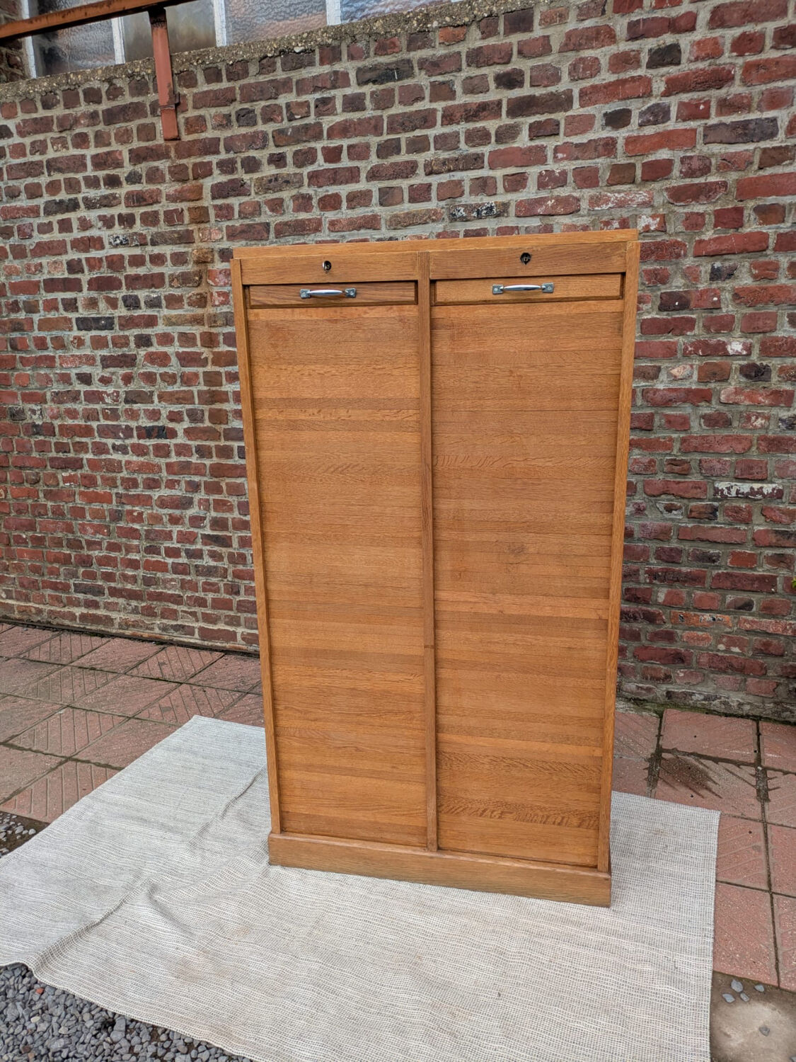 Curtain-top filing cabinet
